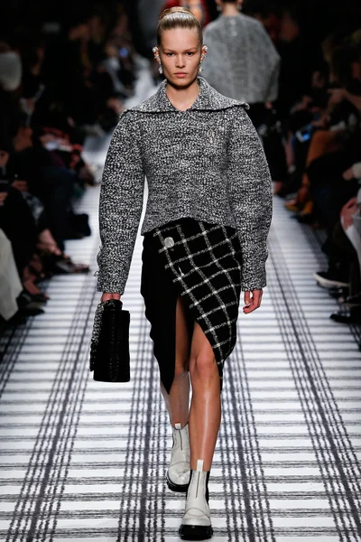 Look 7